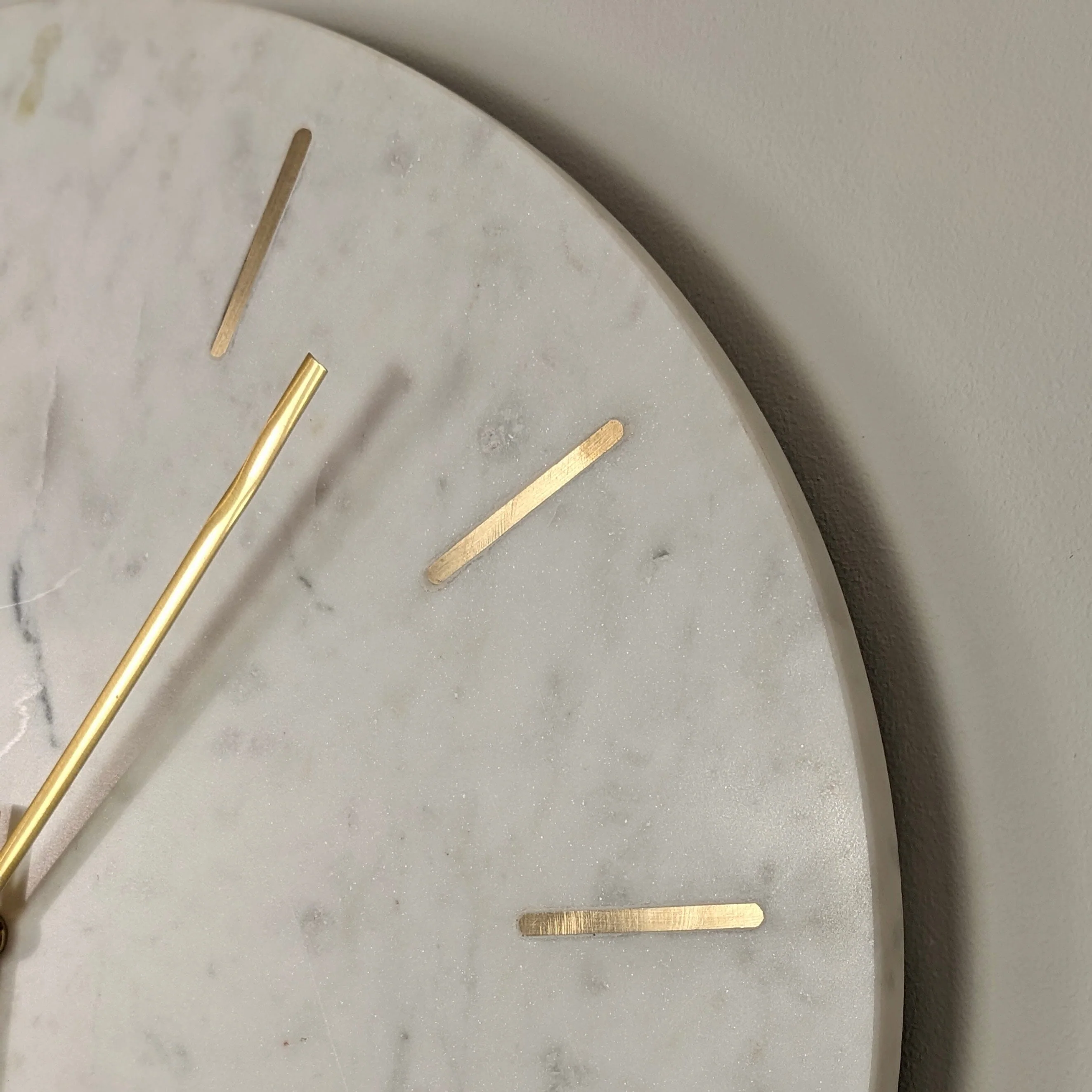 Brynlee Marble & Gold Round Wall Clock - Image 3