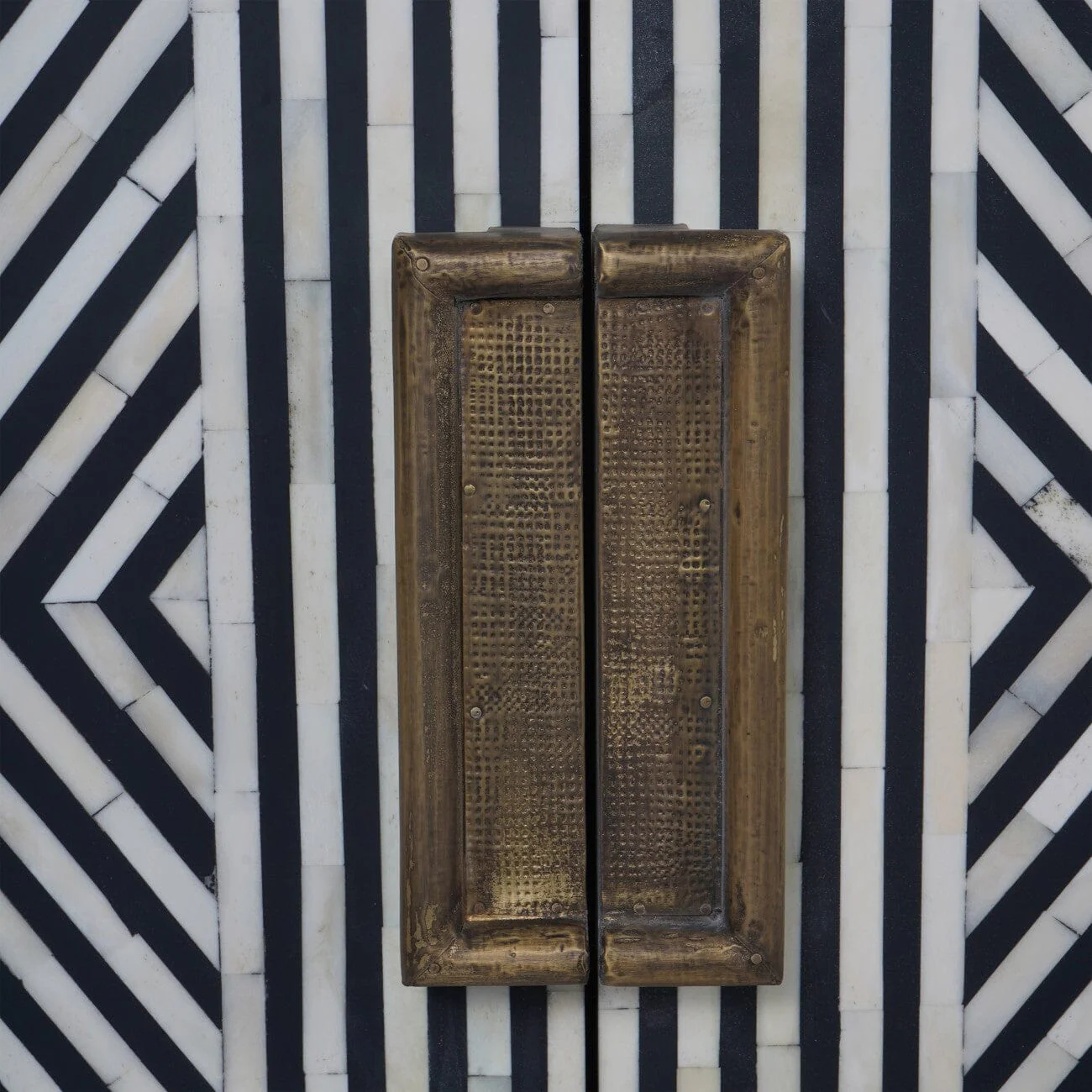 Lydia Luxury Monochrome 4 Door Sideboard - Image 6