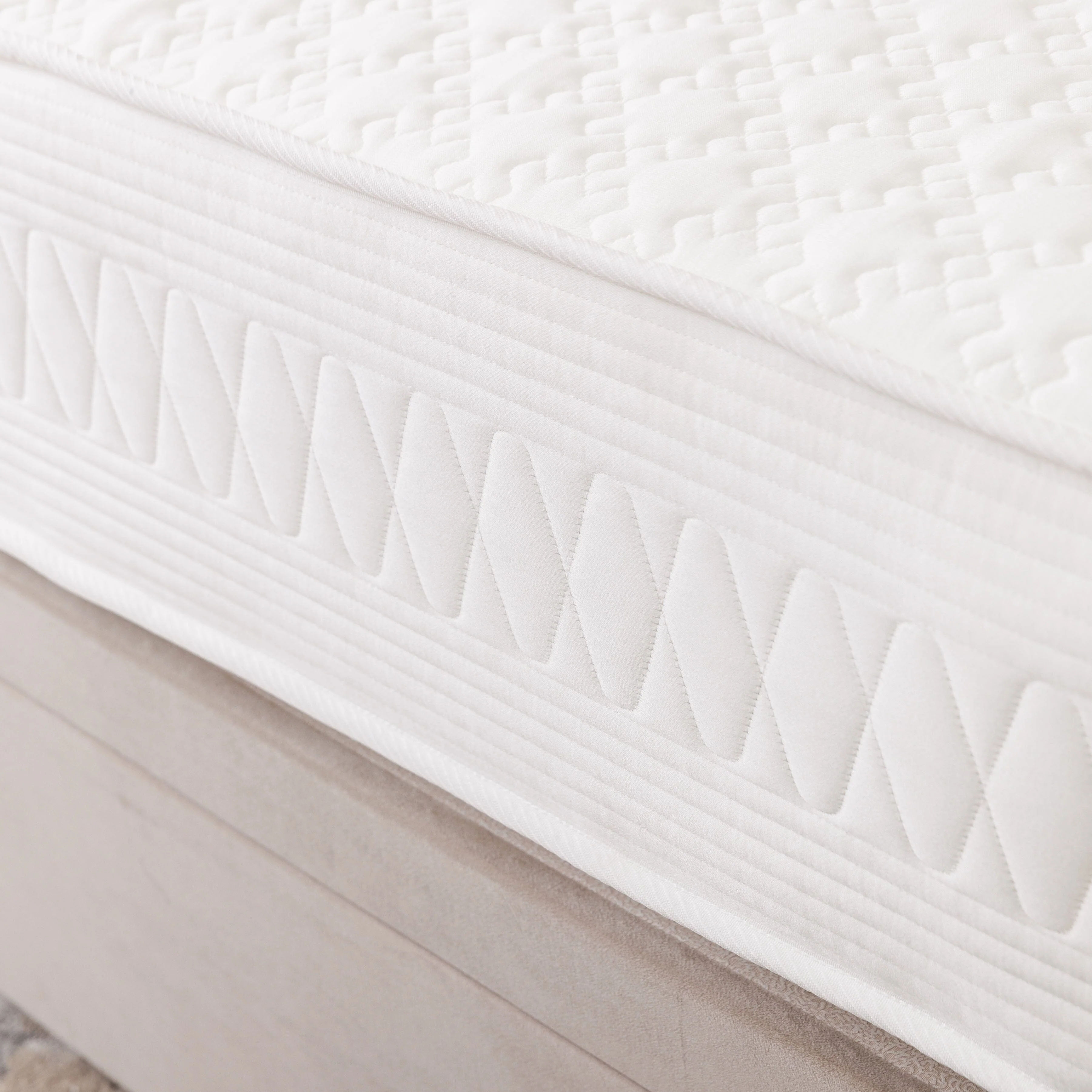 Plume Hybrid Memory Foam Mattress - Image 9