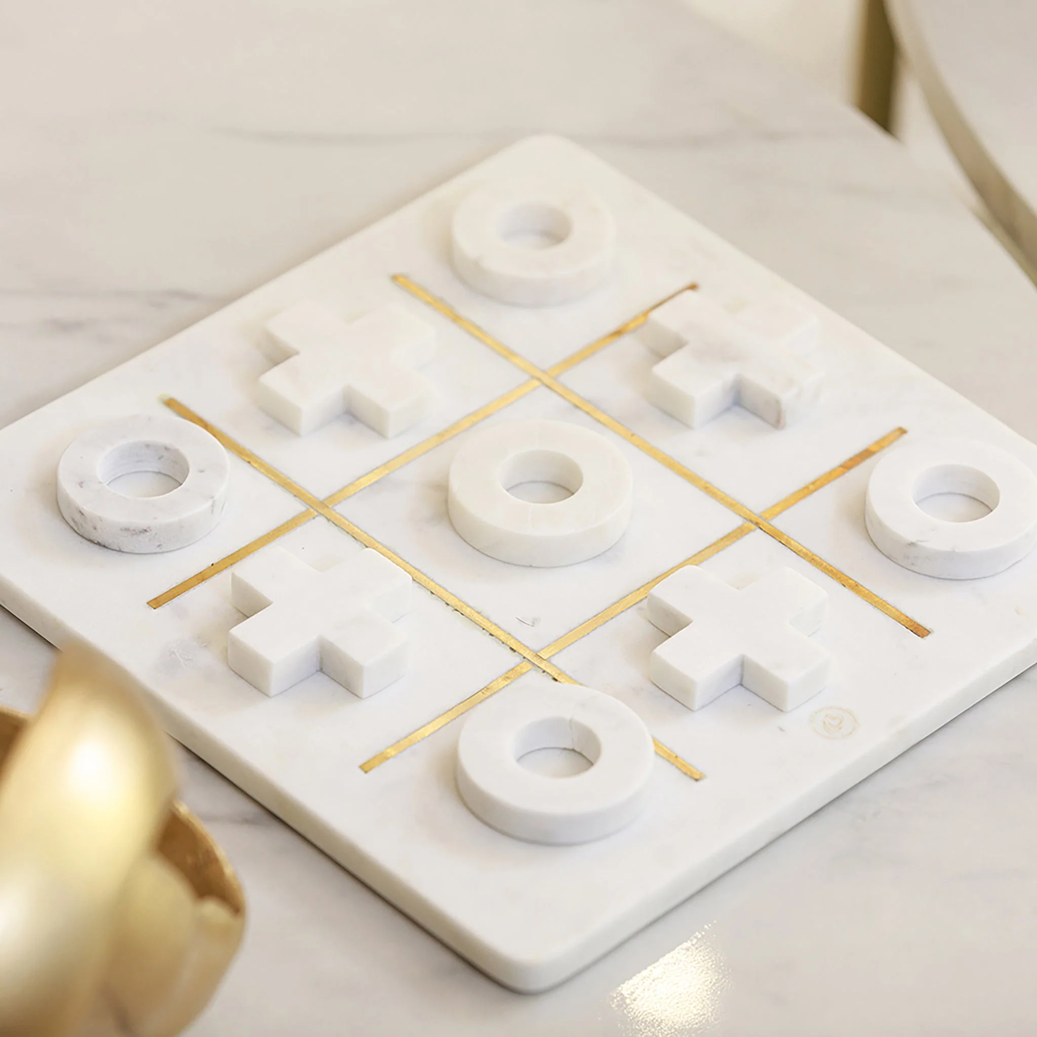 White Marble & Gold Noughts & Crosses Set - Image 3