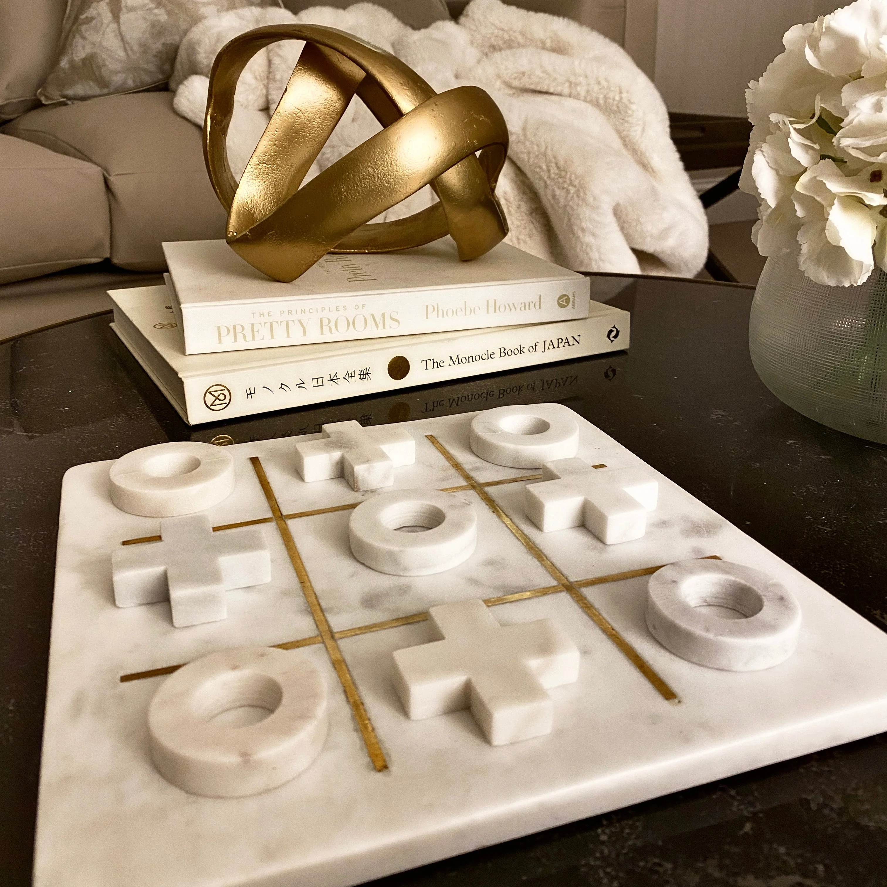 White Marble & Gold Noughts & Crosses Set - Image 6